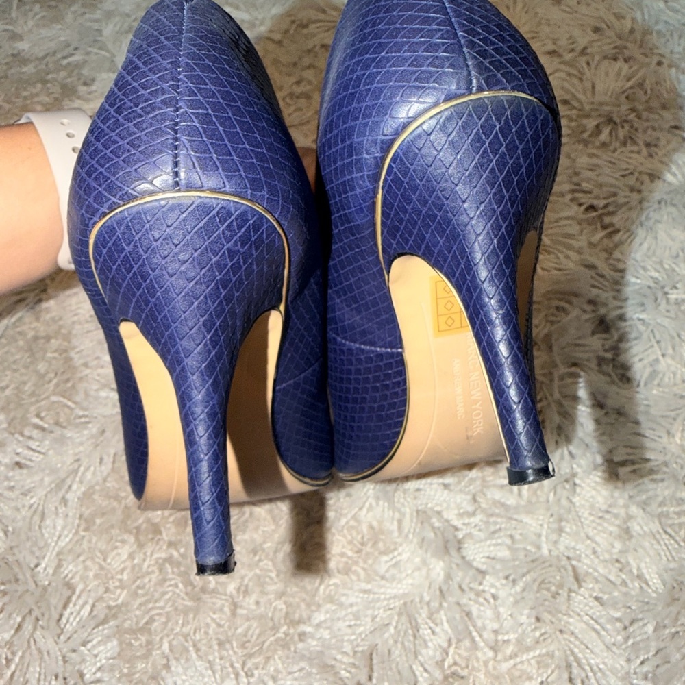 Marc New York Dark Blue Textured Heels - Picture 4 of 5